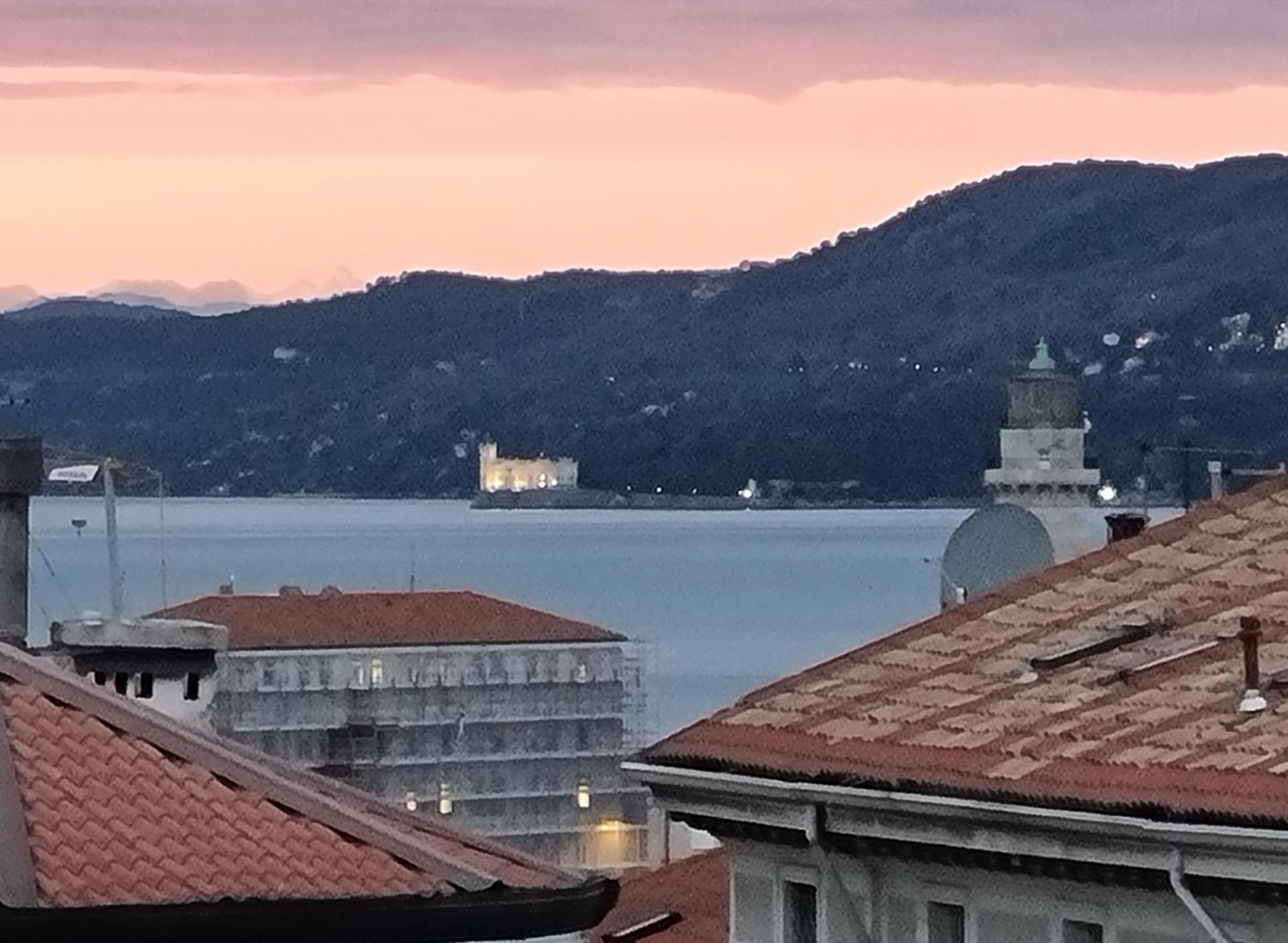 Appartement Le Petit Phare à Trieste Extérieur photo